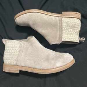 TOMS Youth Girls Size 2.5 Tan Suede Ankle Booties Aztec Print